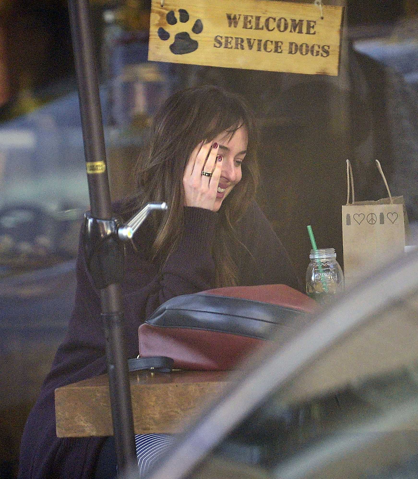 Spotted_stopping_by_a_juice_shop_in_Los_Angeles_-_November_121.jpg