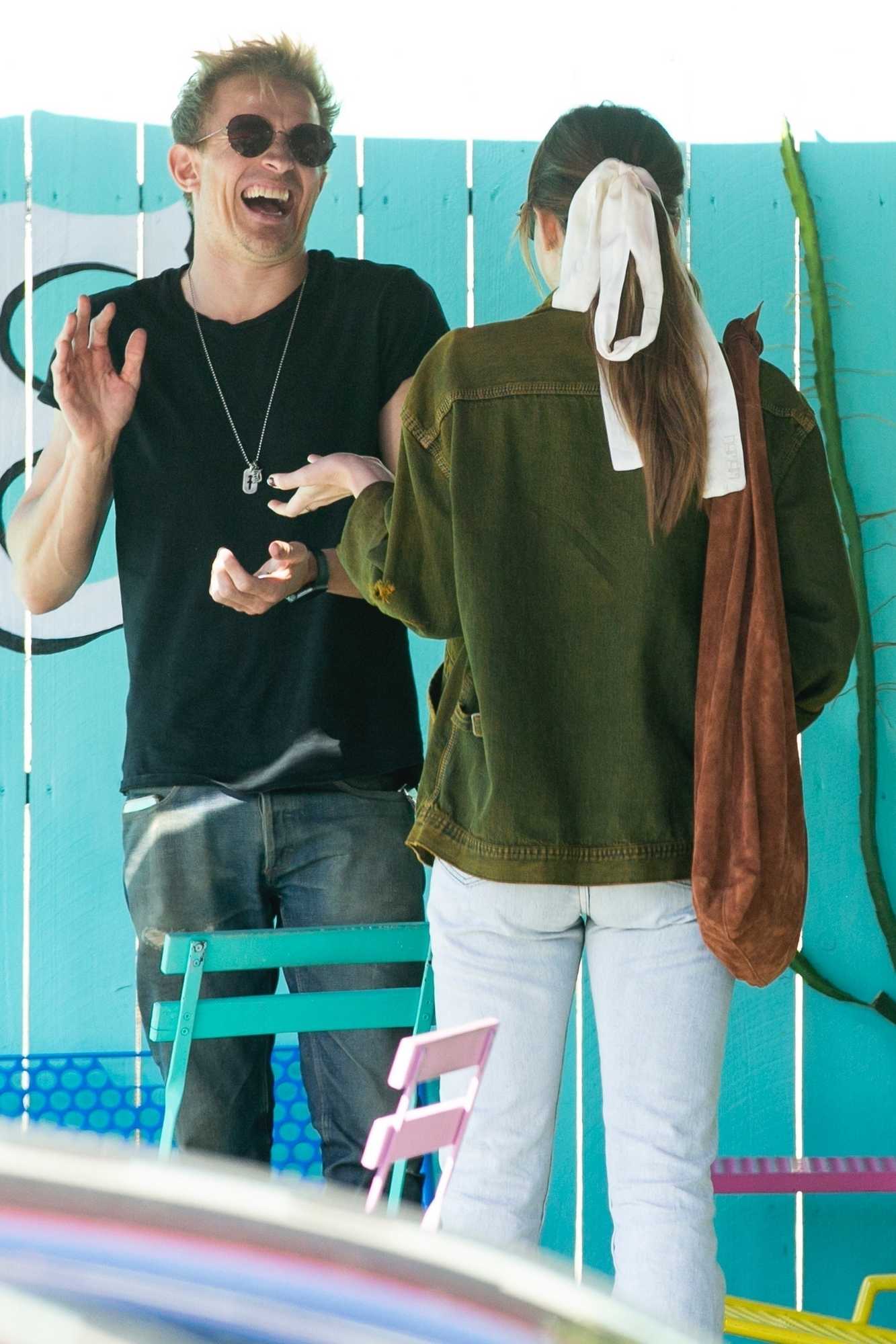 With_her_brother_Jesse_in_West_Hollywood_-_October_905b76a998264764.jpg With_her_brother_Jesse_in_West_Hollywood_-_October_905b76a998264764.jpg
