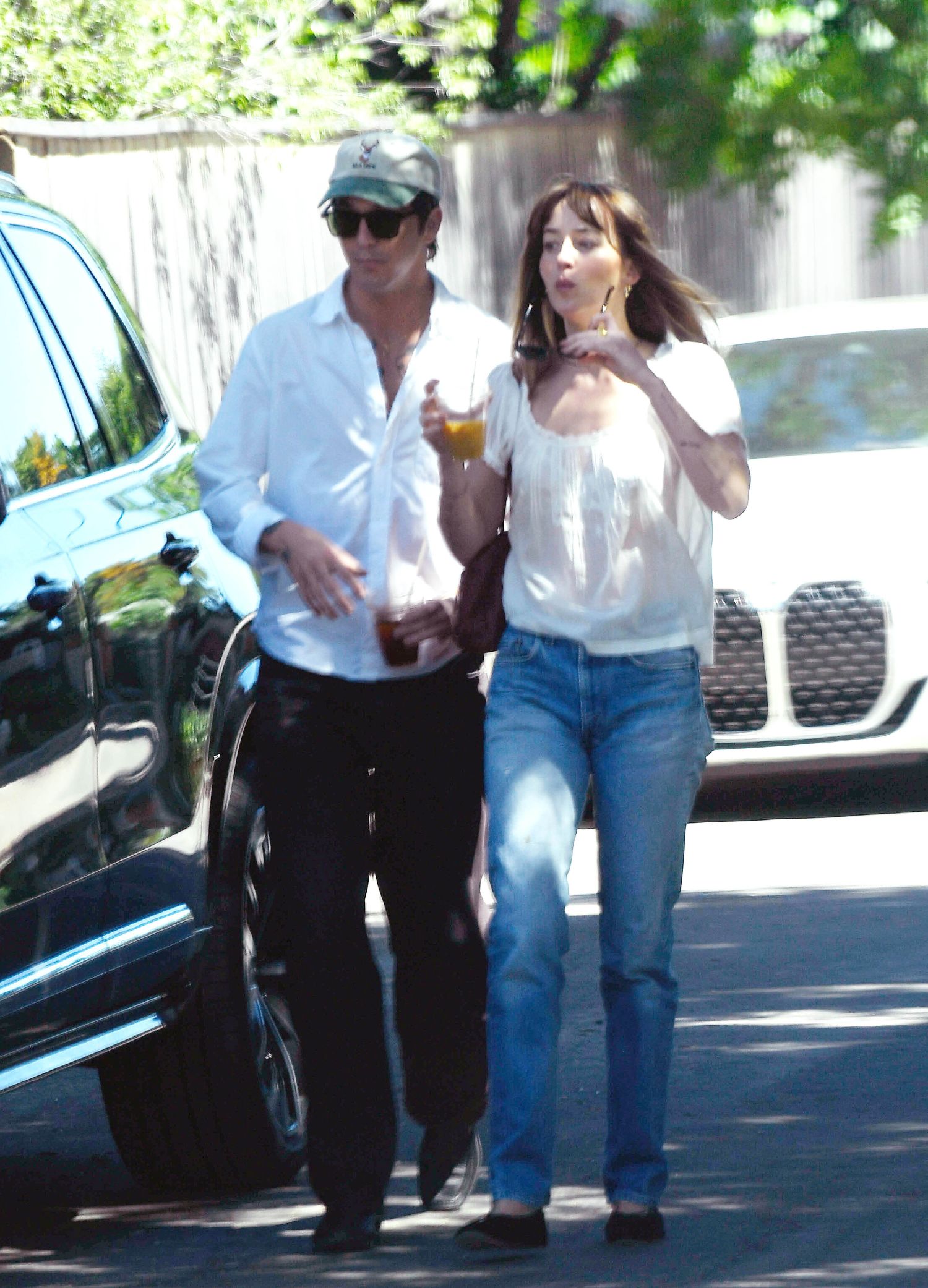 dakota_johnson_-_walking_to_a_party_in_los_angeles_-_april_52C_2026_36.jpg dakota_johnson_-_walking_to_a_party_in_los_angeles_-_april_52C_2026_36.jpg