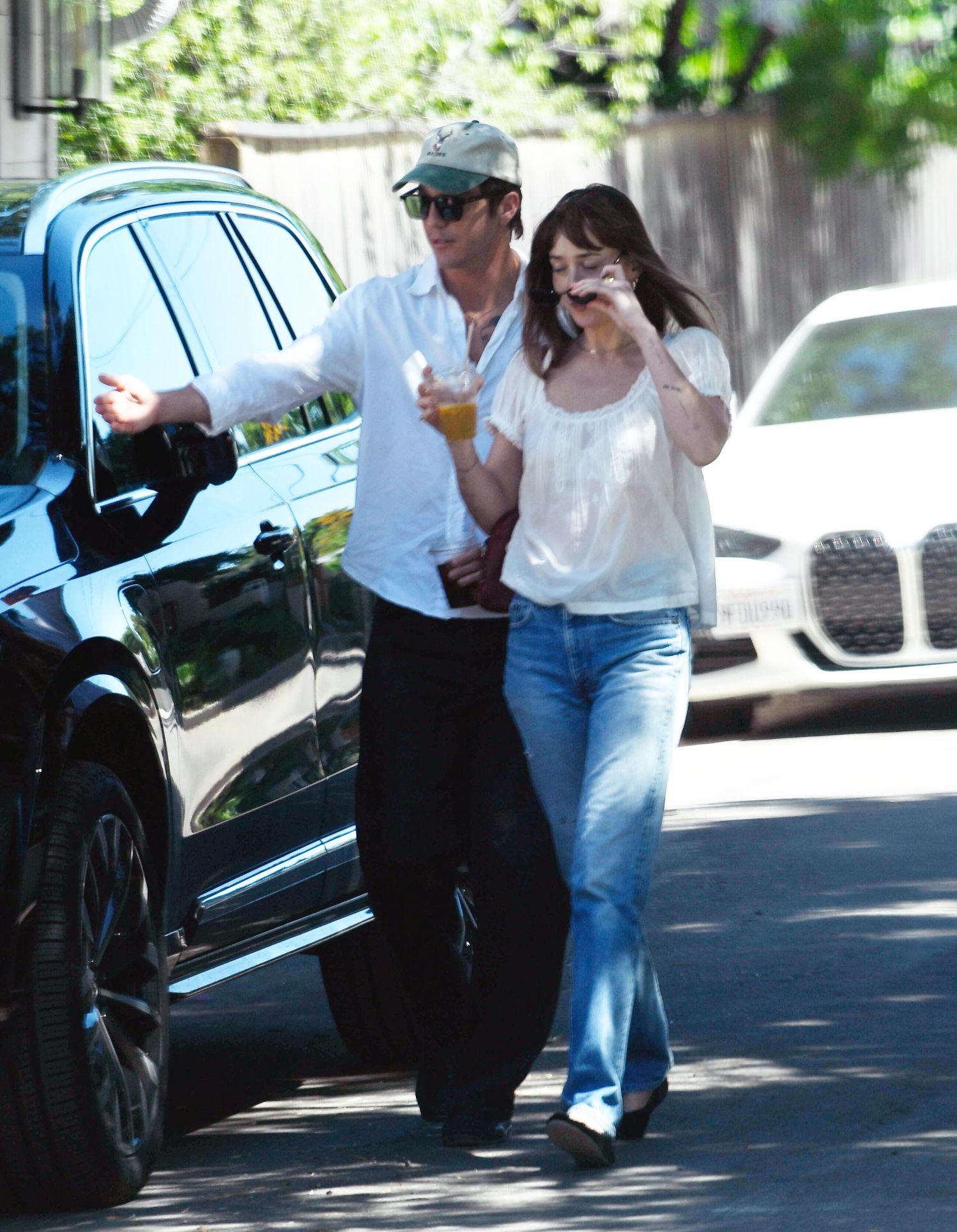 dakota_johnson_-_walking_to_a_party_in_los_angeles_-_april_52C_2026_38.jpg dakota_johnson_-_walking_to_a_party_in_los_angeles_-_april_52C_2026_38.jpg