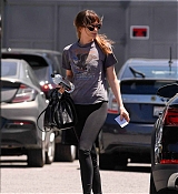 -_Arrives_at_her_yoga_studio_in_Los_Angeles2C_CA_-_May_300004.jpg