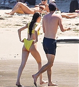 5BMQ5D_Dakota_Johnson___Bikini_in_Malibu_06232024_22.jpg