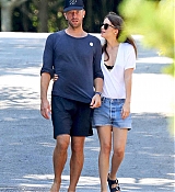 DakotaJohnsonChrisMartinBeachDates_28529.jpg