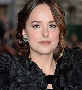 Dakota_Johnson_-_2017_MET_Gala_at_The_Metropolitan_Museum_of_Art_-_May_1-06.jpg