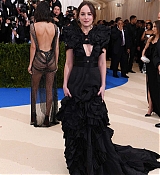 Dakota_Johnson_-_2017_MET_Gala_at_The_Metropolitan_Museum_of_Art_on_May_1-01.jpg