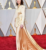 Dakota_Johnson_-_89th_Annual_Academy_Awards_in_Hollywood_02262017-22.jpg