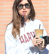 Dakota_Johnson_-_Heading_to_the_gym_in_Los_Angeles_-_November_262C_2018-05.jpg