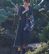 Dakota_Johnson_-_In_Hollywood_-_October_252C_2018-05.jpg