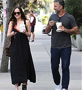 Dakota_Johnson_-_In_Los_Angeles_on_March_19-01.jpg