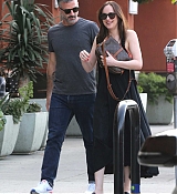 Dakota_Johnson_-_In_Los_Angeles_on_March_19-04.jpg
