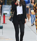 Dakota_Johnson_-_In_NYC_on_October_5-08.jpg