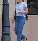 Dakota_Johnson_-_In_Savannah2C_GA_on_July_16-02.jpg