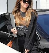 Dakota_Johnson_-_Out_In_Los_Angeles2C_04042019-02.jpg