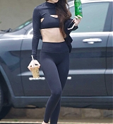 Dakota_Johnson_-_Out_in_Malibu_05252025_04.jpg