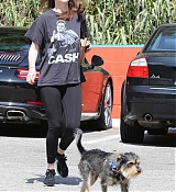 Dakota_Johnson_-_Out_with_her_dog_in_Los_Angeles_on_March_26-07.jpg