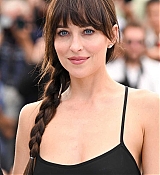 Dakota_Johnson_-_Splitsville_photocall_at_the_78th_annual_Cannes_Film_Festival_in_Cannes2C_France_28May_192C_202529_11.jpg