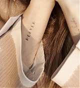 Dakota_Johnson_-_UK_Elle_February_202209.jpg