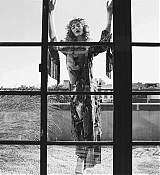 Dakota_Johnson_-_Vogue_Australia_28201829-04.jpg