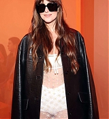 Dakota_Johnson_-_at_the_Gucci_Women_s_Spring_Summer_2025_Fashion_Show_28September_202C_202429_in_Milan2C_Italy_10.jpg