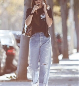 Dakota_Johnson_-_hits_up_an_LA_Hair_Salon_for_pampering_September_172C_2019-04.jpg