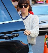 Dakota_Johnson_-_in_New_York2C_1012202202.jpg