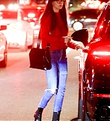 Dakota_Johnson_-_leaving_Meche_salon_after_a_pampering_session_in_Beverly_Hills_November_212C_2019-02.jpg