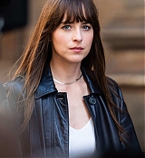 Dakota_Johnson_-_seen_at_the_movie_set_of_the__Materialists__in_New_York_May_82C_2024_34.jpg
