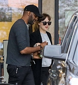 Dakota_Johnson___Chris_Martin_-_Try_to_hide_as_they_pick_up_groceries_together_in_Malibu2C_CA_-_May_2000004.jpg