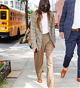 Dakota_Johnson_out_in_New_York_93021_01.jpg