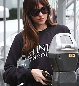 Heads_to_the_Gym_for_a_workout_in_Burbank_-_December_141.jpg