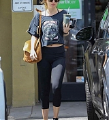 Takes_a_trip_to_Earthbar_in_West_Hollywood_-_April_19____2.jpg