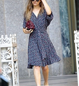seen_playing_with_her_hair_as_leaving_an_office_building_in_New_York_City_-_July_2000004.jpg